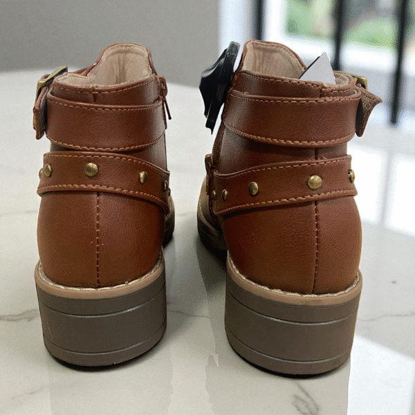 Botines Negros con Hebilla y Taches - Image 6