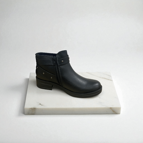 Botines Negros con Hebilla y Taches - Image 4
