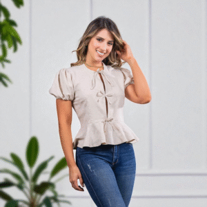 Blusa Bordada Con Manga Corta