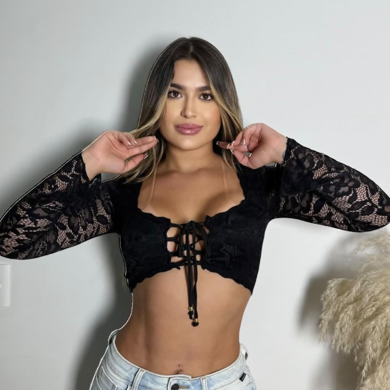 Crop Top de Encaje con Amarre Frontal - Image 3