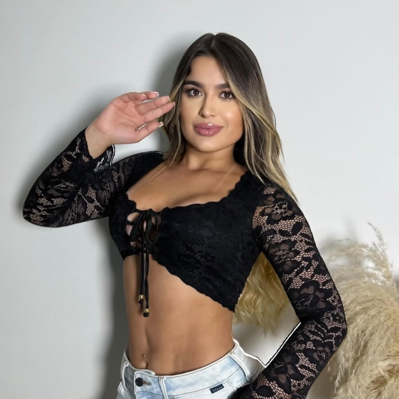 Crop Top de Encaje con Amarre Frontal - Image 2