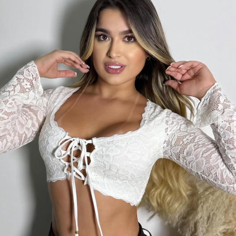 Crop Top de Encaje con Amarre Frontal - Image 5