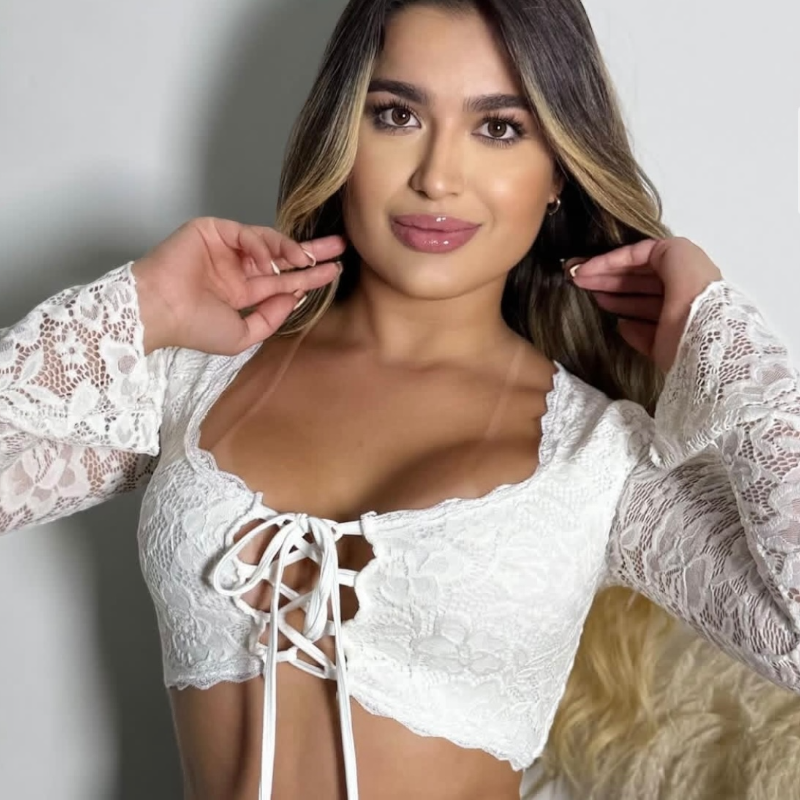 Crop Top de Encaje con Amarre Frontal - Image 4