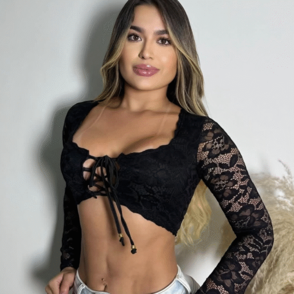 Crop Top de Encaje con Amarre Frontal