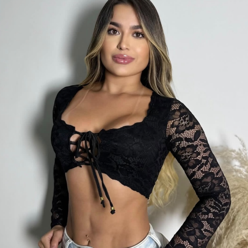 Crop Top de Encaje con Amarre Frontal