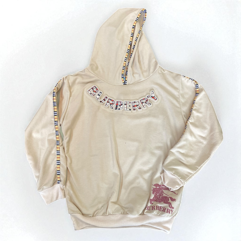 Conjunto Burberry Style Beige – Elegancia Infantil con Capucha - Image 2