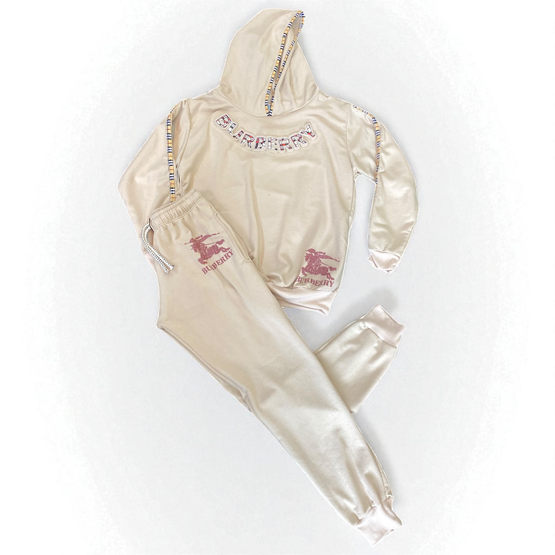 Conjunto Burberry Style Beige – Elegancia Infantil con Capucha - Image 4