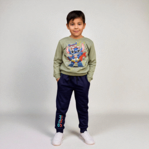 Conjunto Stitch Aventurero – Buzo Verde & Pantalón Azul Oscuro