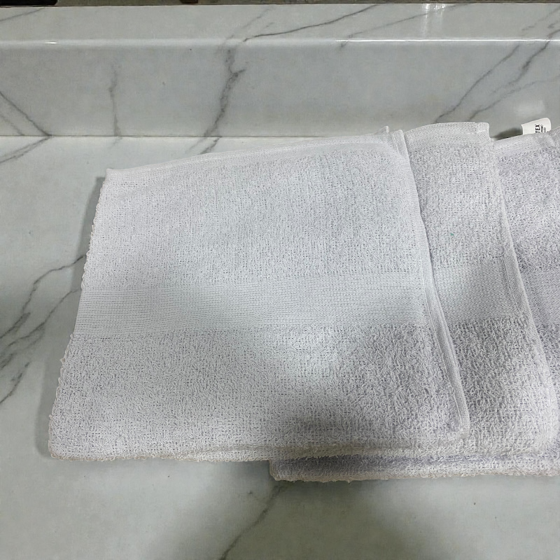Toalla Blanca Básica Ligera 60x120cm - Image 4