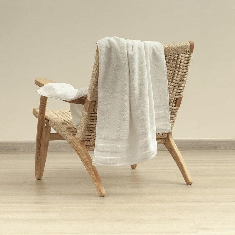 Toalla Bamboo de 700g 70x140cm - Image 2