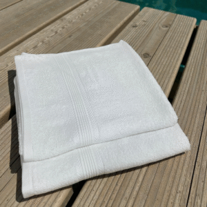 Toalla Blanca Premium 400 g – Suavidad y Absorción (60 x 120 cm)