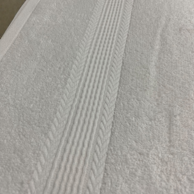 Toalla Blanca Premium 400 g – Suavidad y Absorción (60 x 120 cm) - Image 4