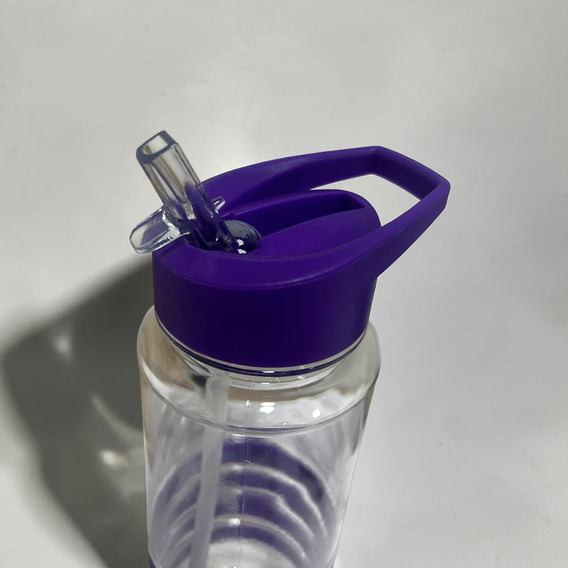 Botella Corazoncitos 650 ml con Pitillo - Image 6