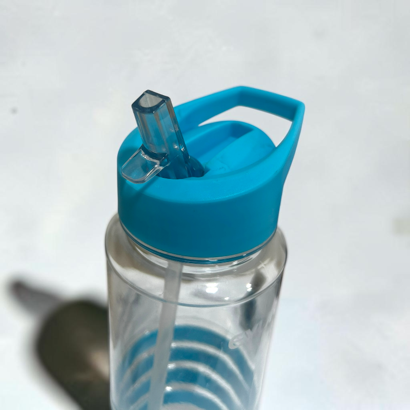 Botella Corazoncitos 650 ml con Pitillo - Image 2