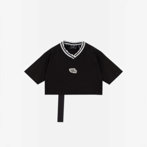 Camiseta Crop Top Varsity Negra con Cuello en Contraste - Y/OUT